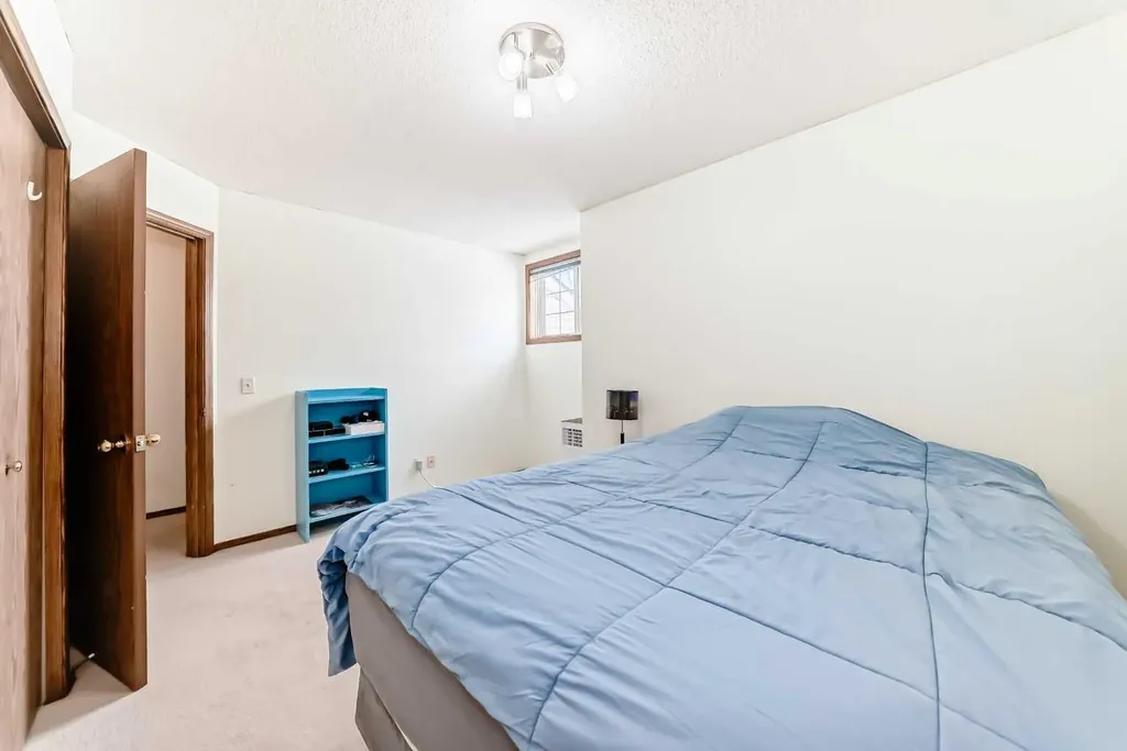 209 Somervale Point SW Calgary AB T2Y 3K4