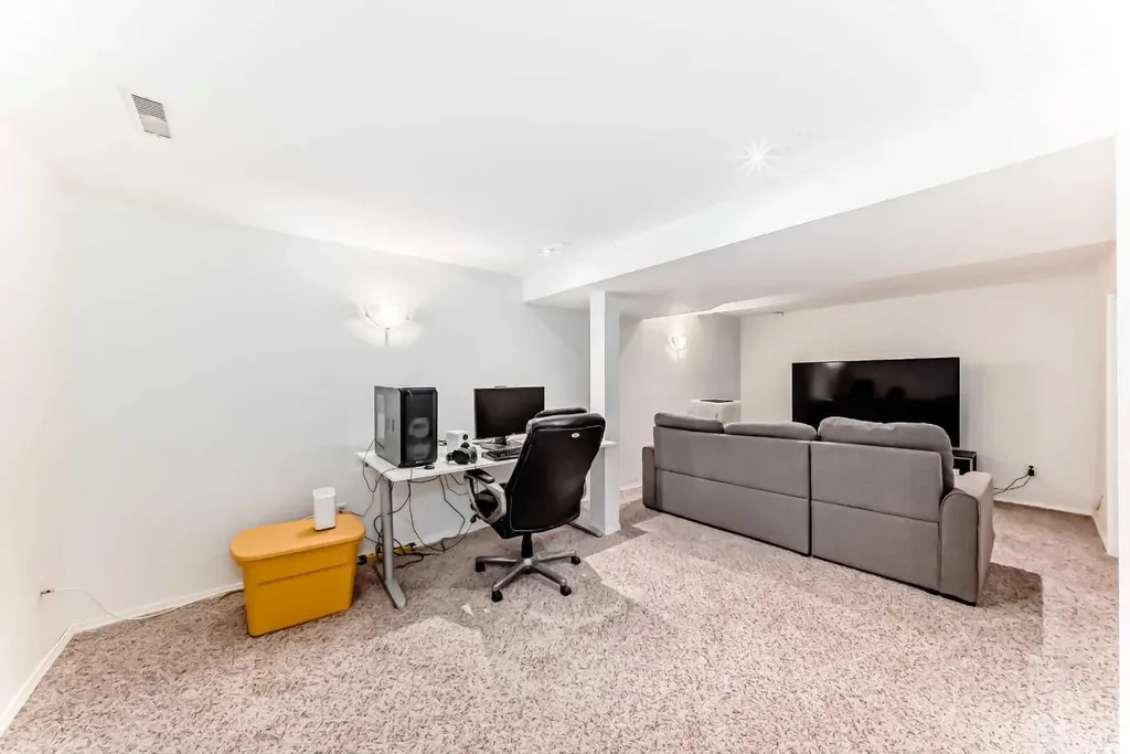 209 Somervale Point SW Calgary AB T2Y 3K4