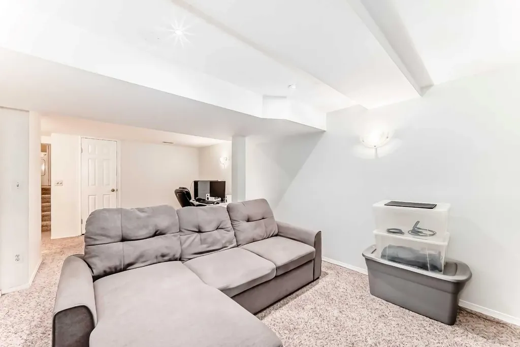 209 Somervale Point SW Calgary AB T2Y 3K4