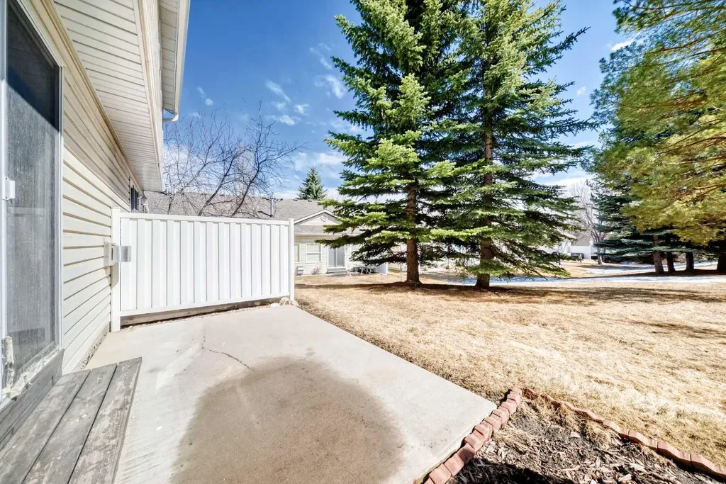209 Somervale Point SW Calgary AB T2Y 3K4