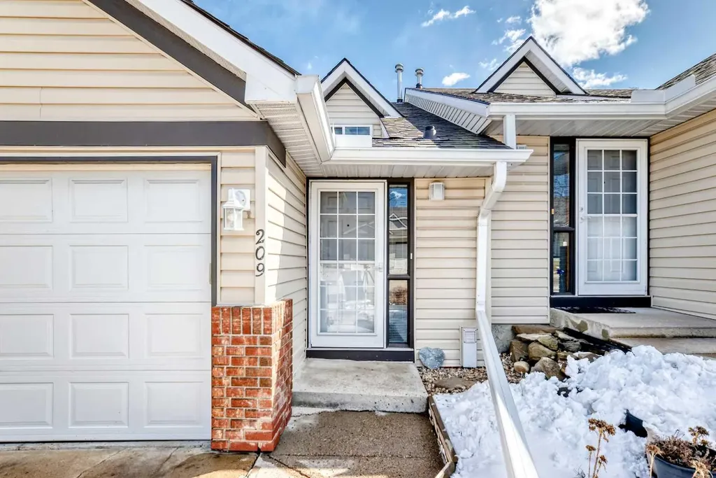 209 Somervale Point SW Calgary AB T2Y 3K4