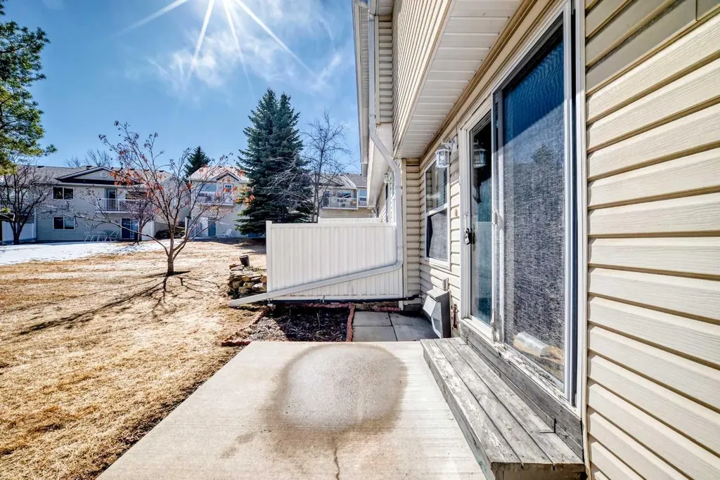 209 Somervale Point SW Calgary AB T2Y 3K4