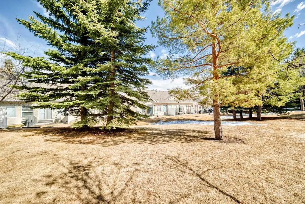 209 Somervale Point SW Calgary AB T2Y 3K4