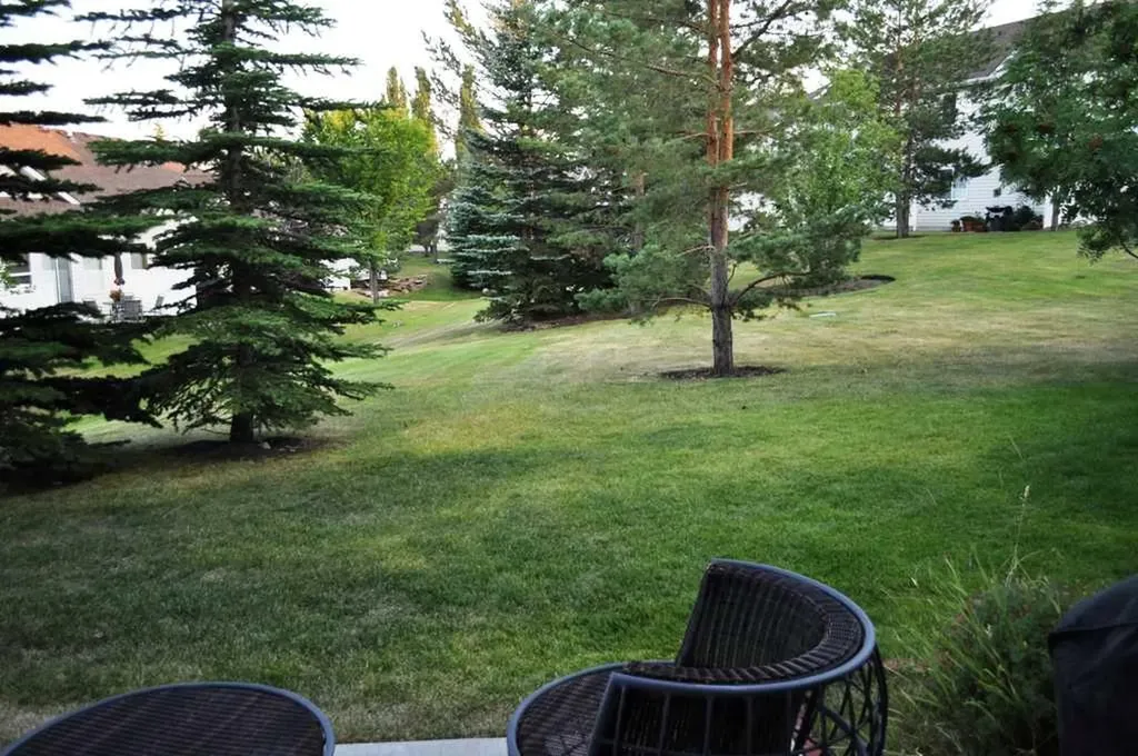 209 Somervale Point SW Calgary AB T2Y 3K4