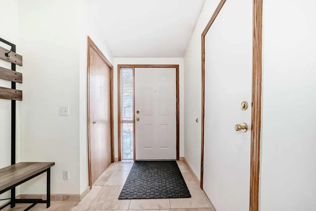 209 Somervale Point SW Calgary AB T2Y 3K4