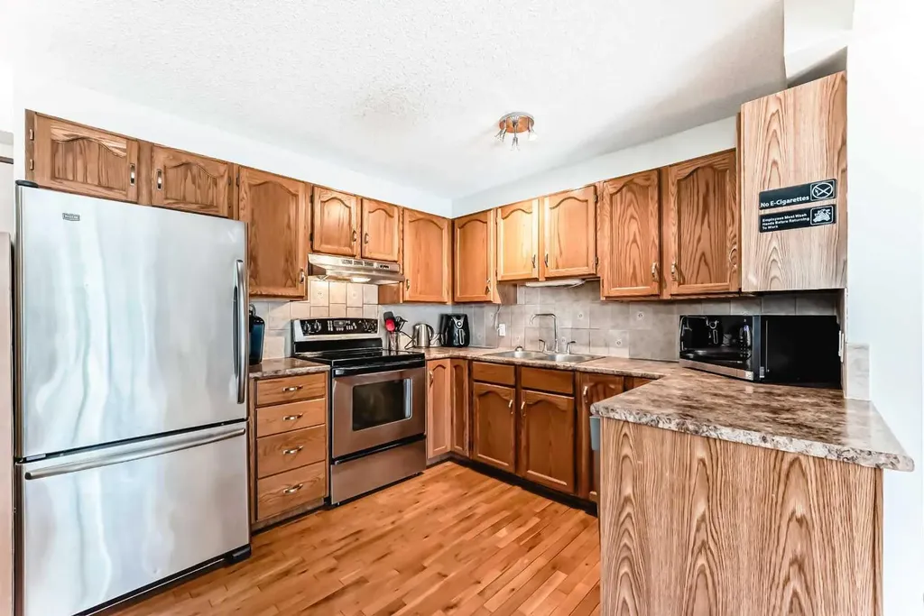 209 Somervale Point SW Calgary AB T2Y 3K4