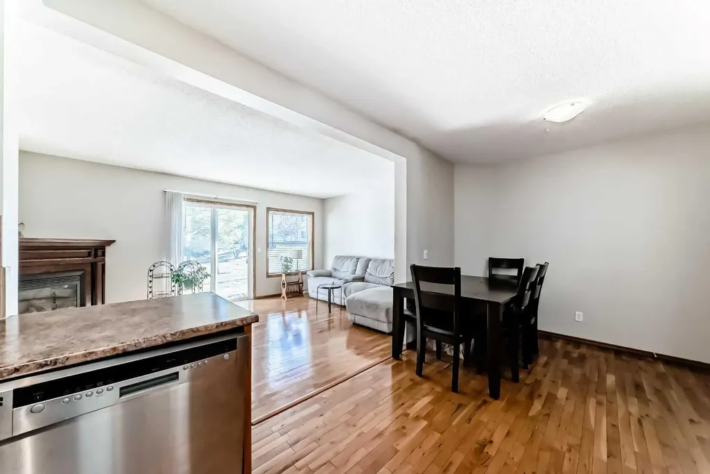 209 Somervale Point SW Calgary AB T2Y 3K4