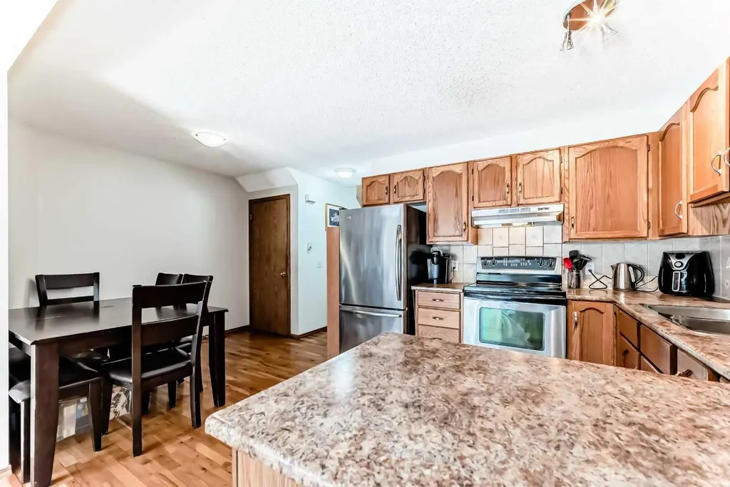 209 Somervale Point SW Calgary AB T2Y 3K4