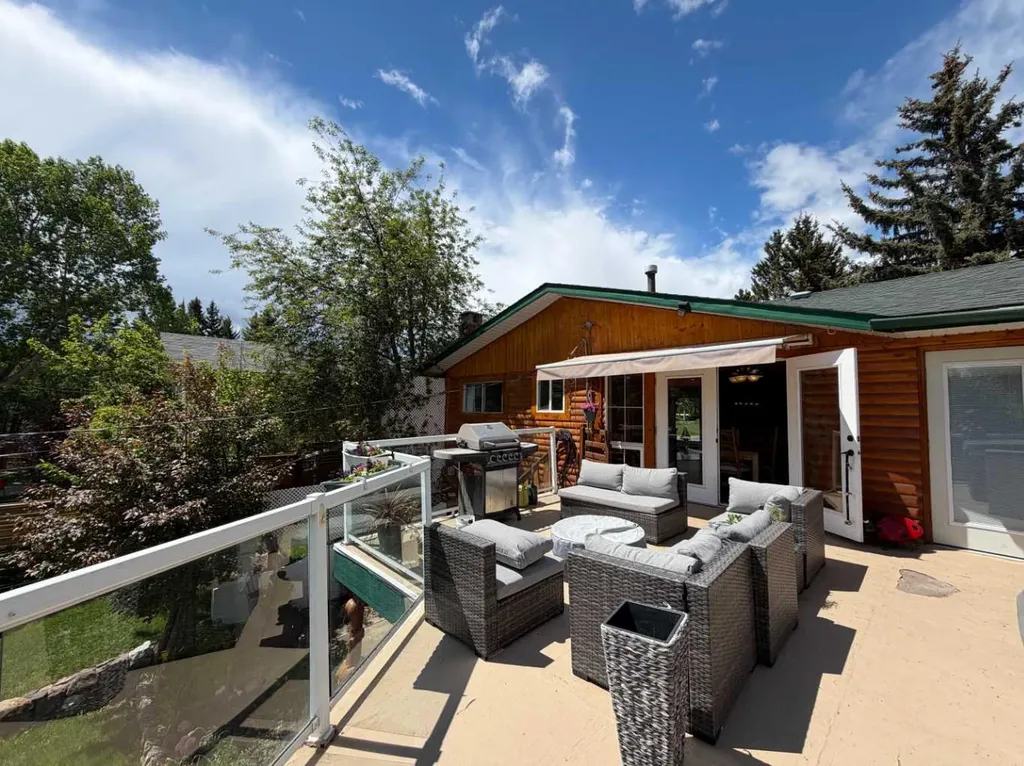 203 2 Street NE Sundre AB T0M 1X0