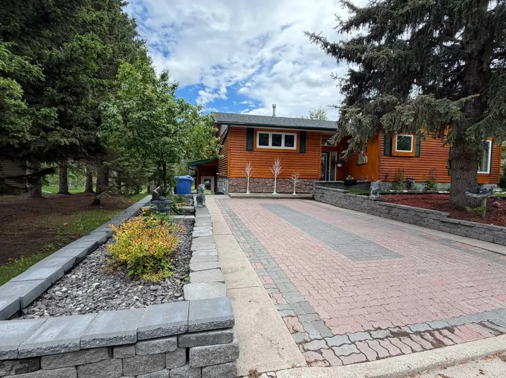 203 2 Street NE Sundre AB T0M 1X0