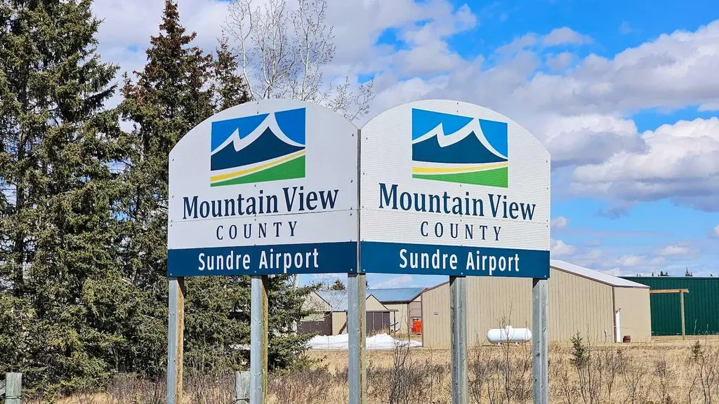 32463 Range Road 55 Rural Mountain View County AB T0M 1X0