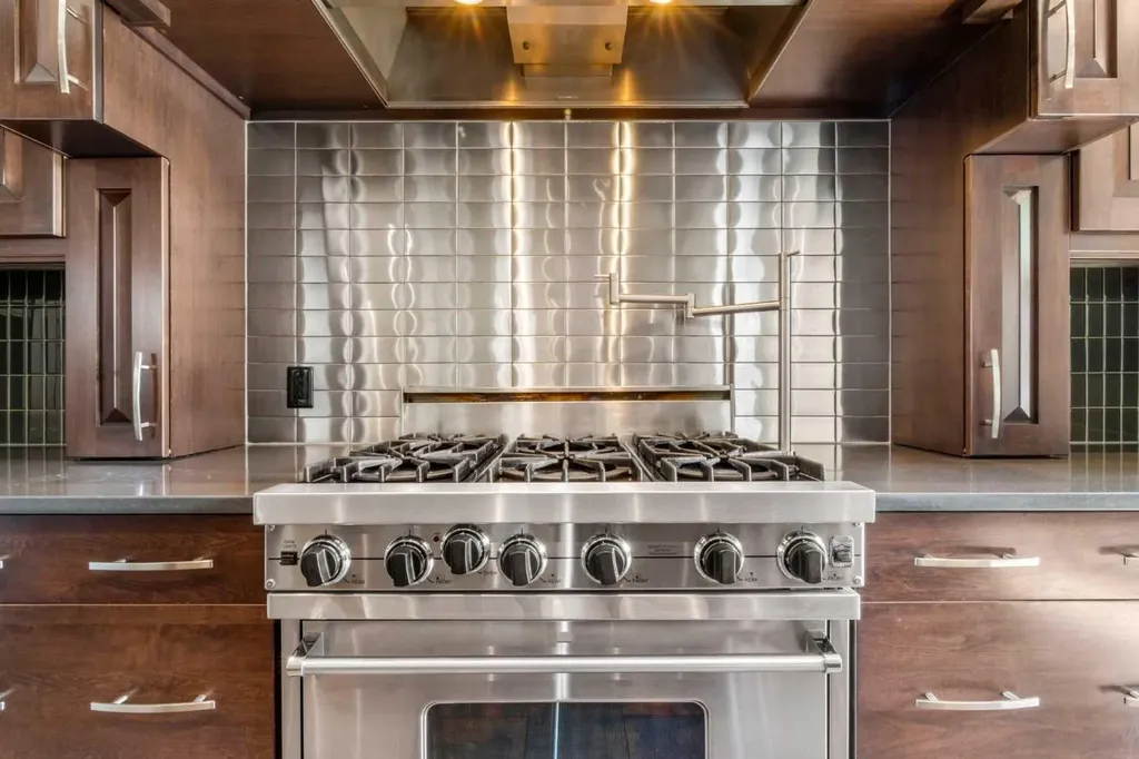 627 27 Avenue NE Calgary AB T2E 2A7