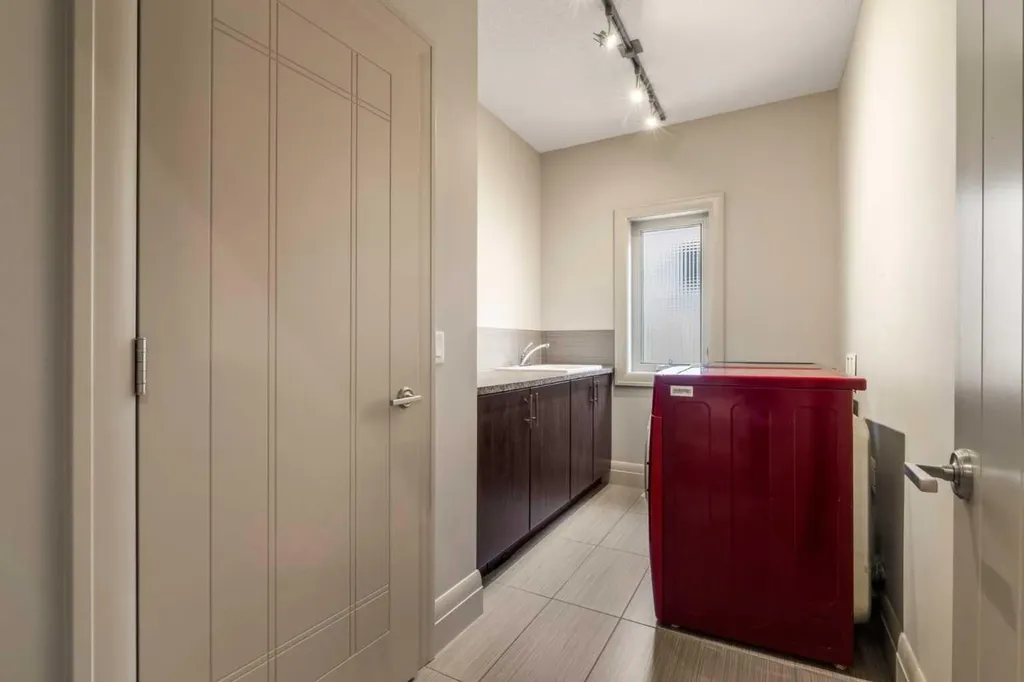 627 27 Avenue NE Calgary AB T2E 2A7