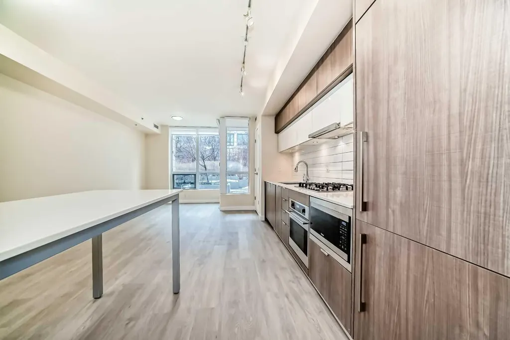 51 Waterfront Mews SW Calgary AB T2P0X3