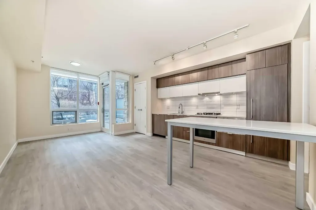 51 Waterfront Mews SW Calgary AB T2P0X3