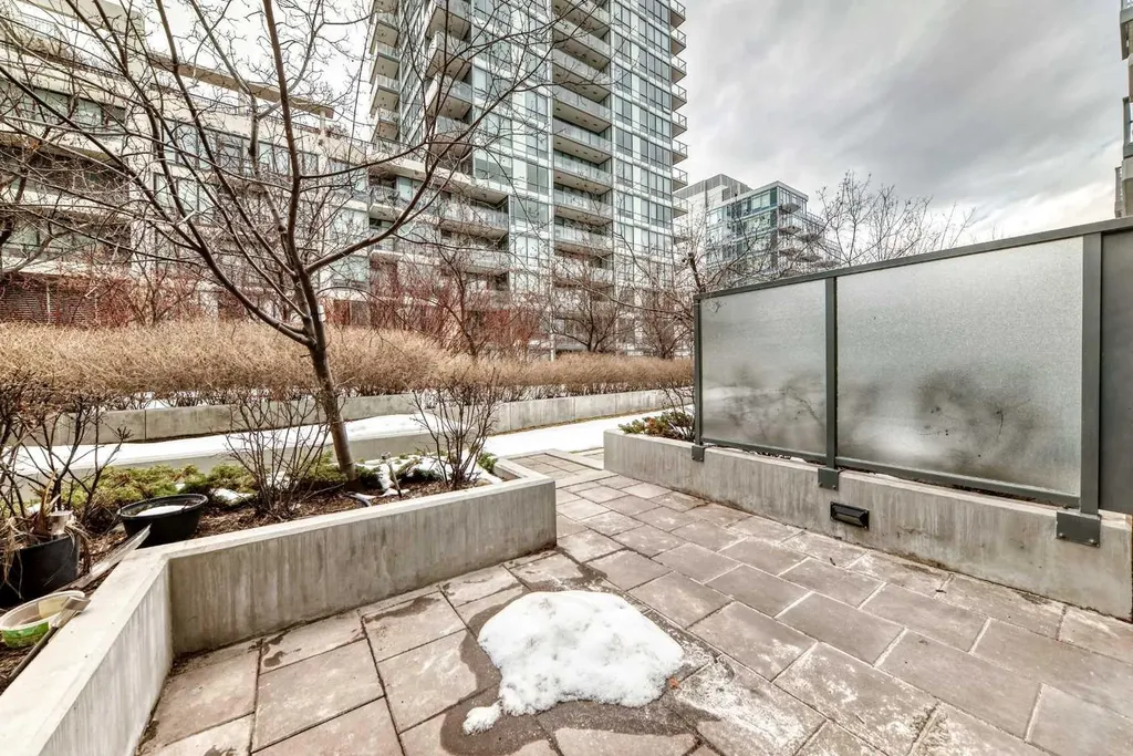 51 Waterfront Mews SW Calgary AB T2P0X3