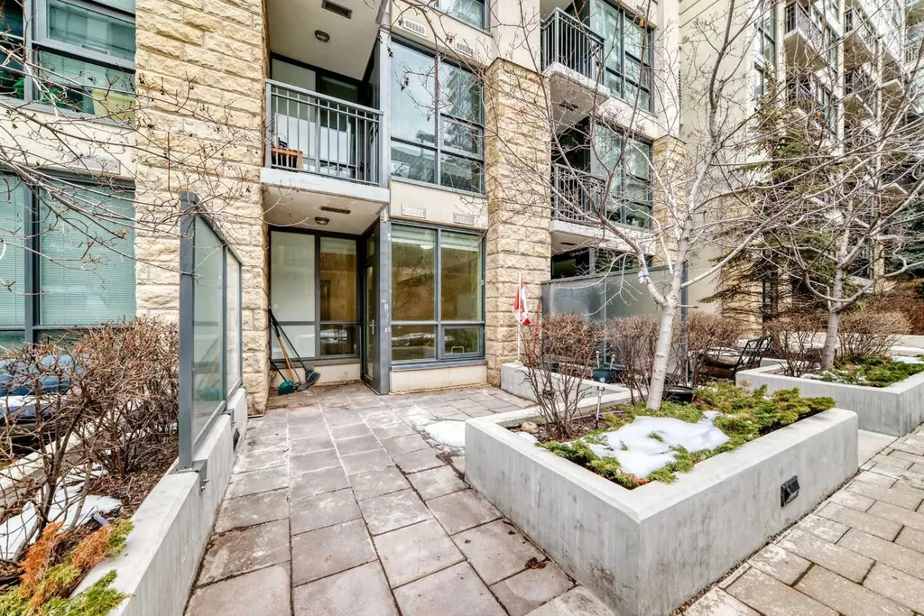 51 Waterfront Mews SW Calgary AB T2P0X3