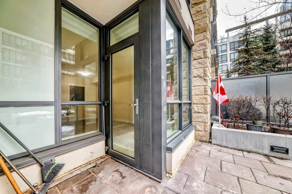 51 Waterfront Mews SW Calgary AB T2P0X3