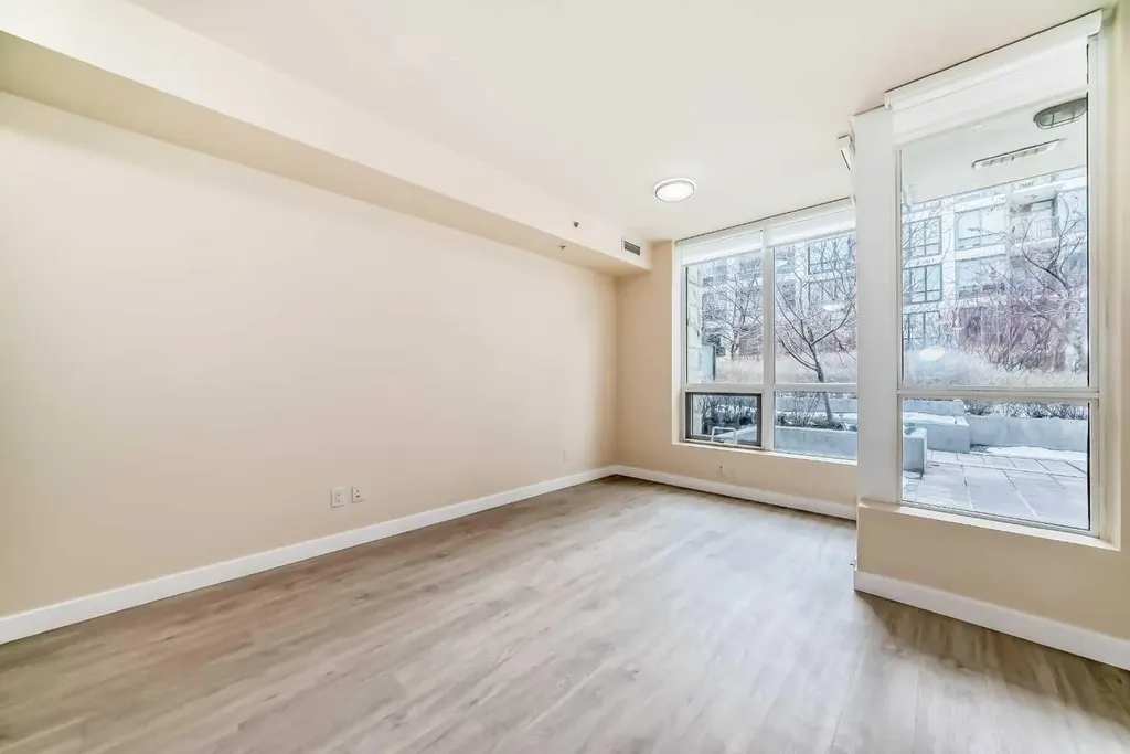 51 Waterfront Mews SW Calgary AB T2P0X3
