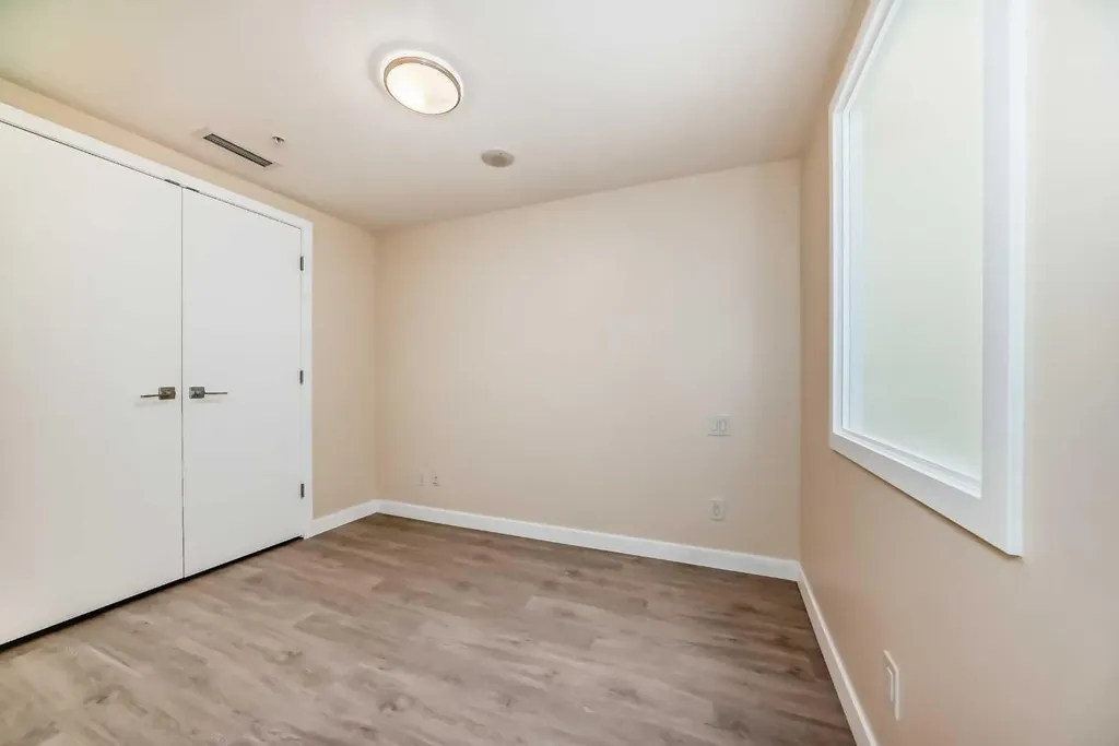 51 Waterfront Mews SW Calgary AB T2P0X3
