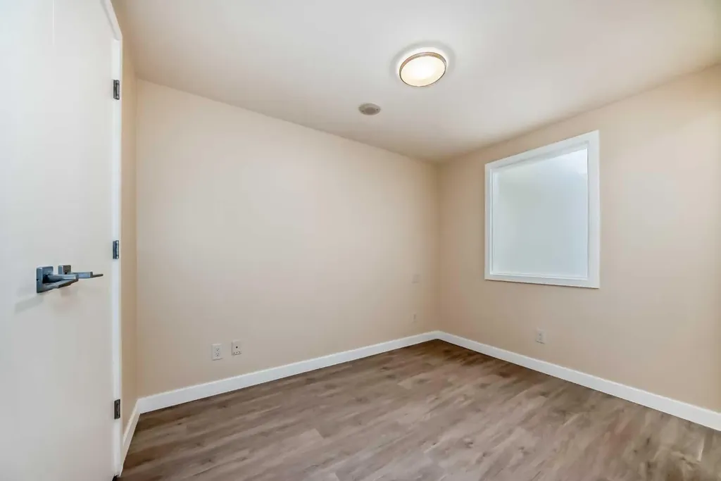 51 Waterfront Mews SW Calgary AB T2P0X3