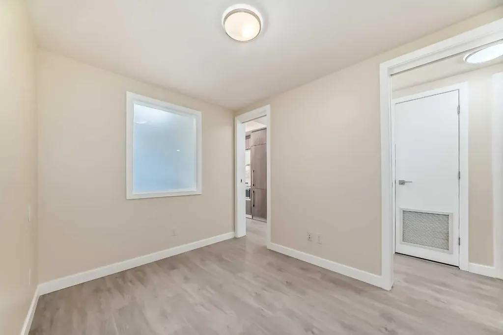 51 Waterfront Mews SW Calgary AB T2P0X3
