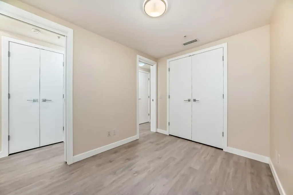 51 Waterfront Mews SW Calgary AB T2P0X3