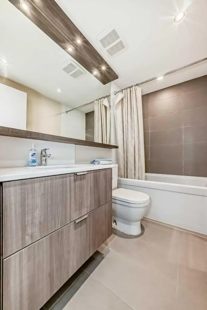 51 Waterfront Mews SW Calgary AB T2P0X3