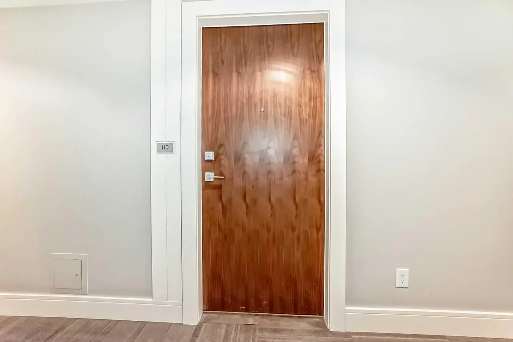 51 Waterfront Mews SW Calgary AB T2P0X3