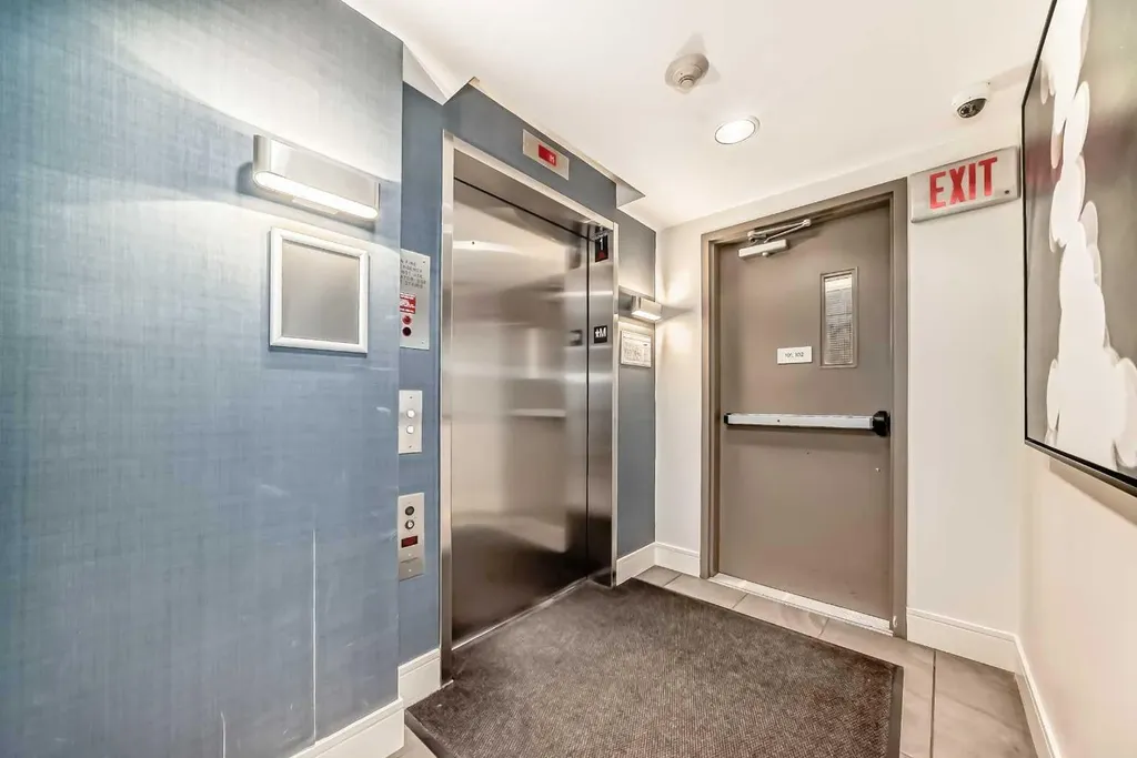 51 Waterfront Mews SW Calgary AB T2P0X3