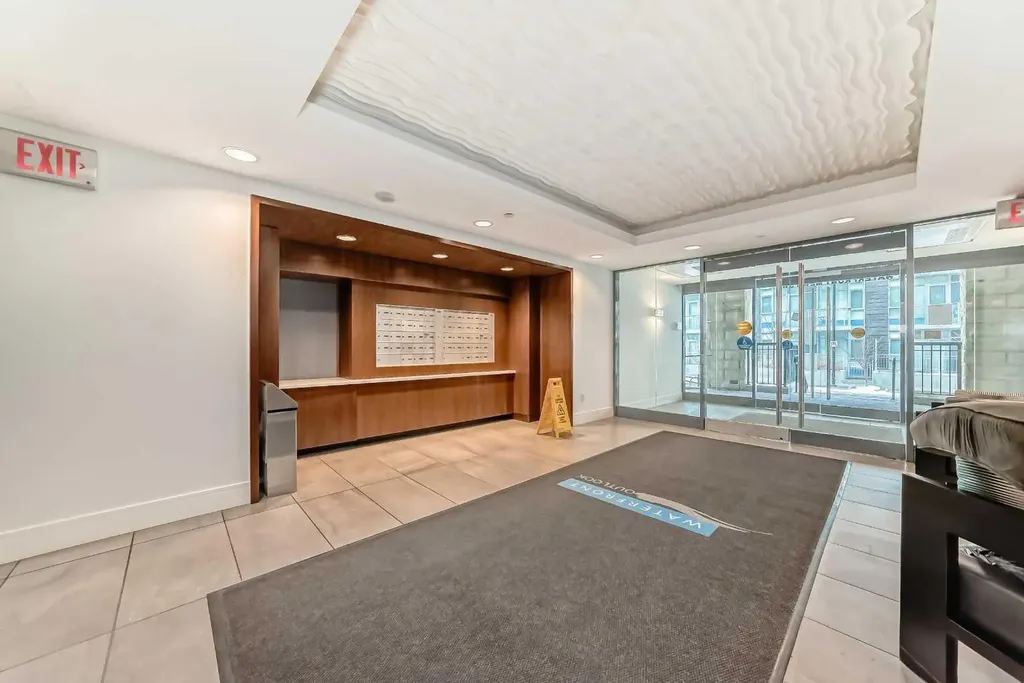 51 Waterfront Mews SW Calgary AB T2P0X3