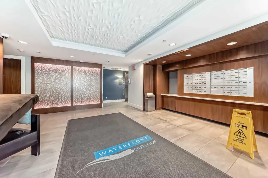51 Waterfront Mews SW Calgary AB T2P0X3