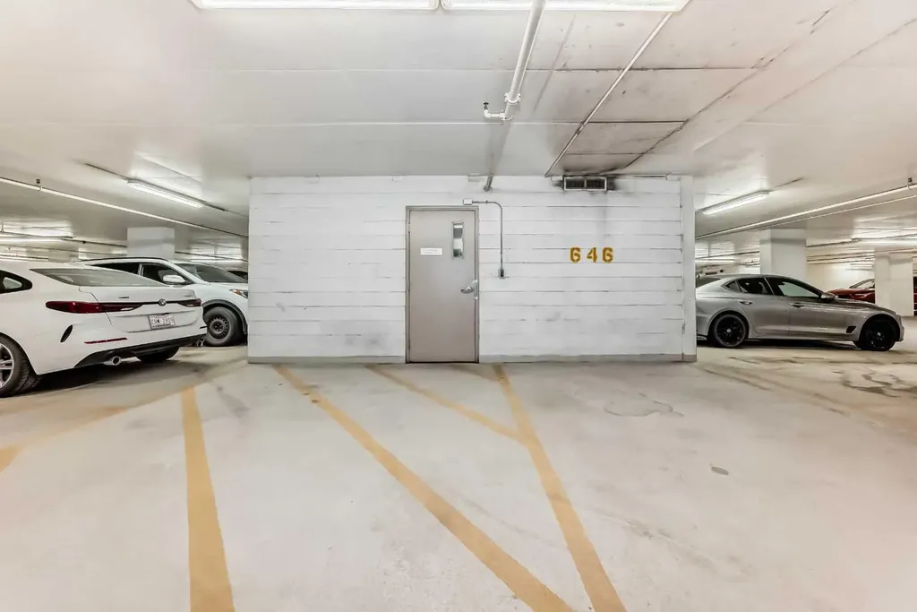 51 Waterfront Mews SW Calgary AB T2P0X3