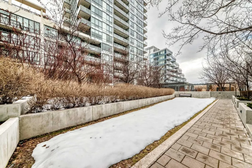 51 Waterfront Mews SW Calgary AB T2P0X3
