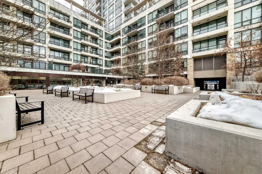 51 Waterfront Mews SW Calgary AB T2P0X3