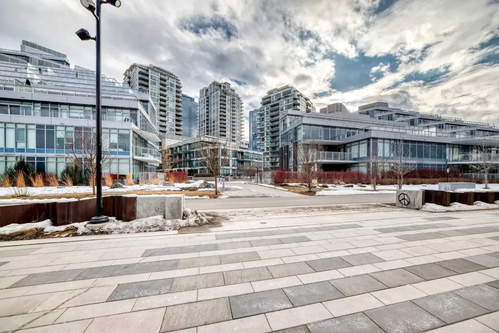 51 Waterfront Mews SW Calgary AB T2P0X3