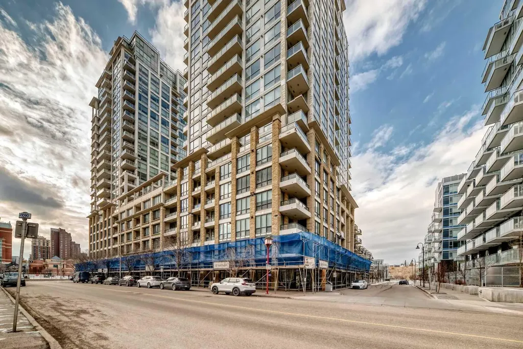 51 Waterfront Mews SW Calgary AB T2P0X3