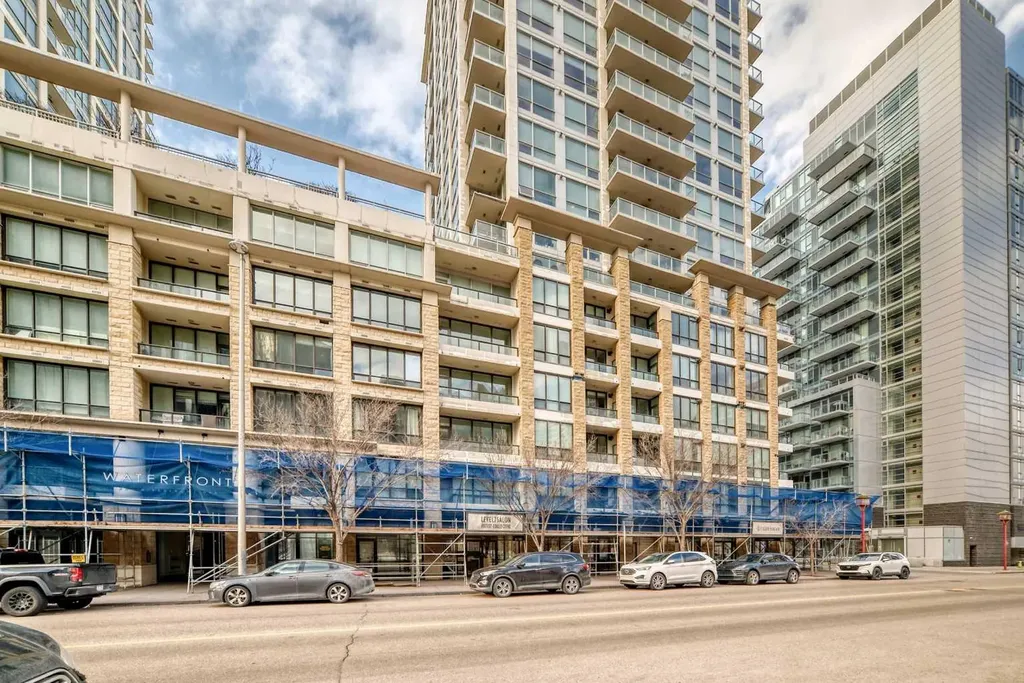51 Waterfront Mews SW Calgary AB T2P0X3