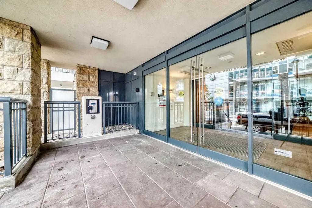 51 Waterfront Mews SW Calgary AB T2P0X3