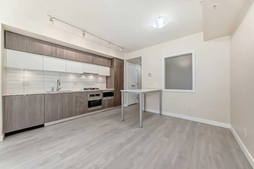 51 Waterfront Mews SW Calgary AB T2P0X3