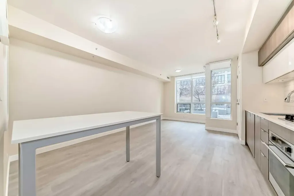 51 Waterfront Mews SW Calgary AB T2P0X3