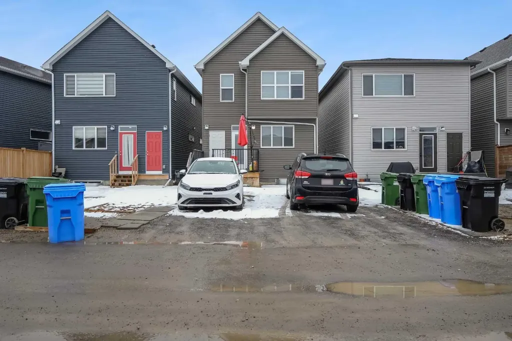 32 Seton Row SE Calgary AB T3M 3L7