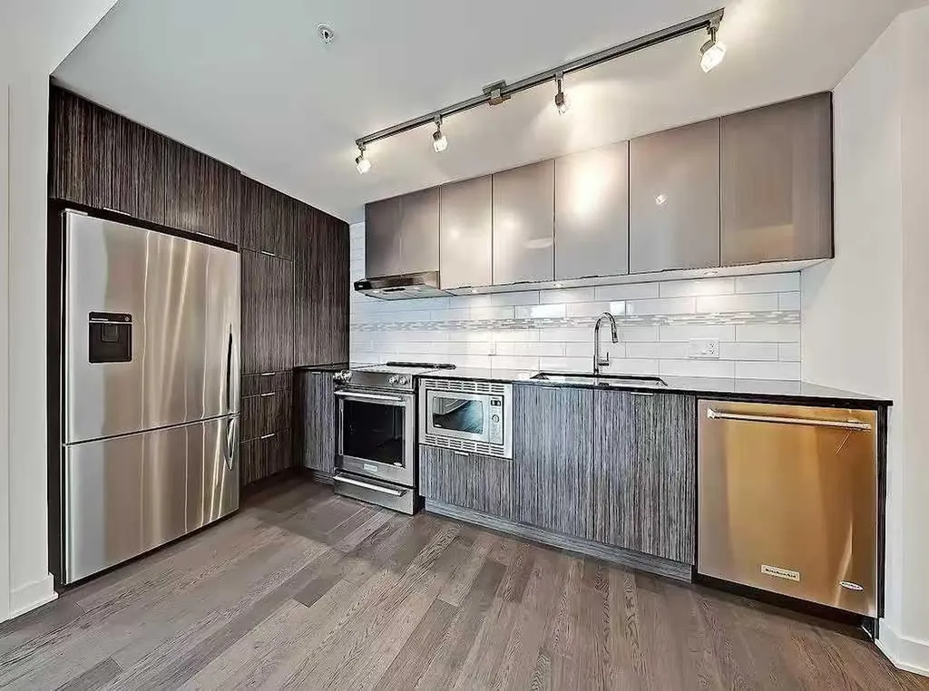 930 6 Avenue SW Calgary AB T2P 1J3