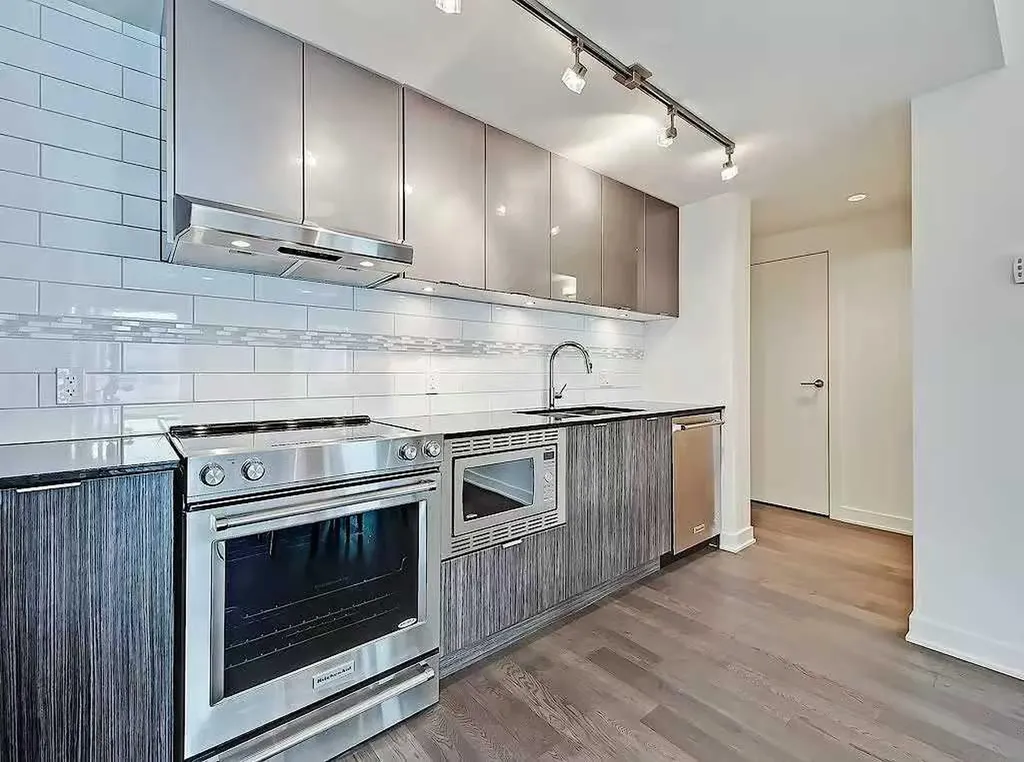 930 6 Avenue SW Calgary AB T2P 1J3