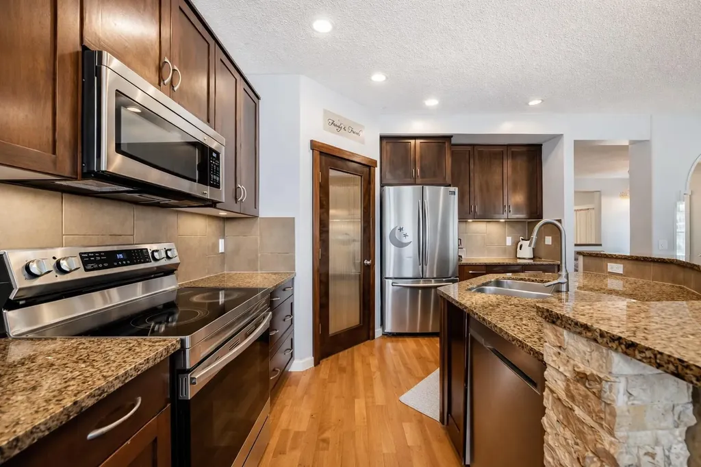 104 Panamount Terrace NW Calgary AB T3K 0H8