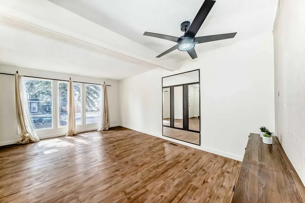 25 Erin Ridge Road SE Calgary AB T2B 2W2