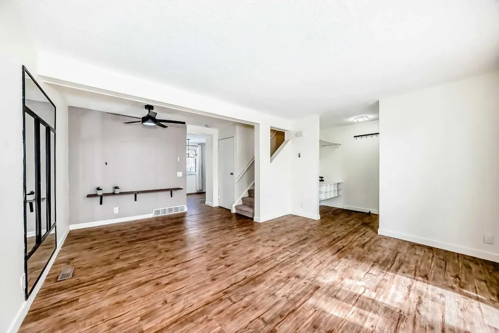 25 Erin Ridge Road SE Calgary AB T2B 2W2