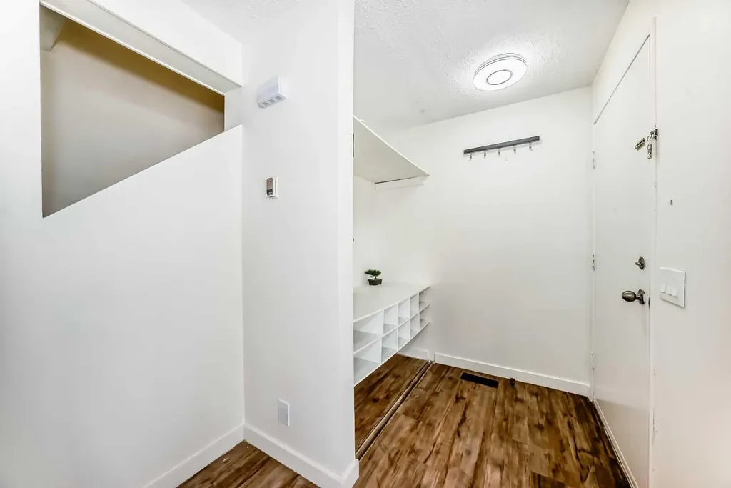 25 Erin Ridge Road SE Calgary AB T2B 2W2