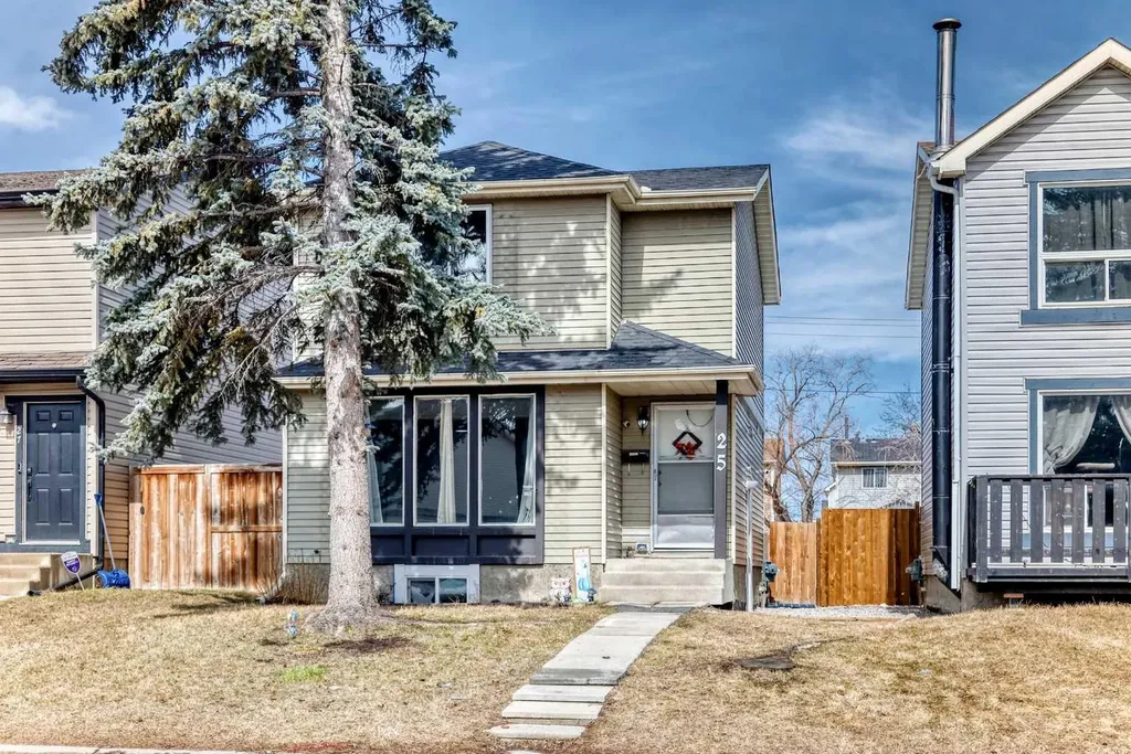 25 Erin Ridge Road SE Calgary AB T2B 2W2