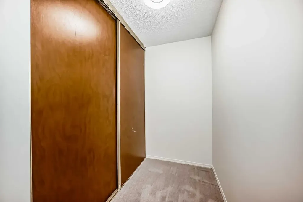 25 Erin Ridge Road SE Calgary AB T2B 2W2